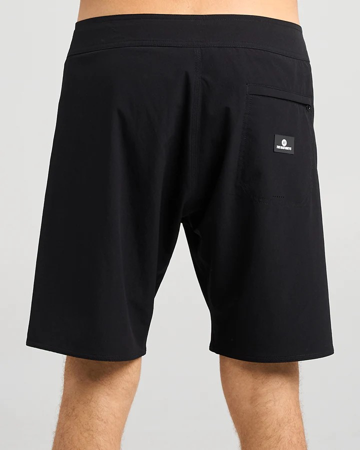 The Mad Hueys HUEYS LIFE | 19" BOARDSHORT - BLACK