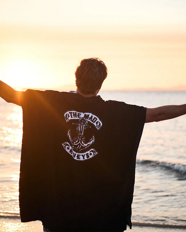 The Mad Hueys SKULL ANCHOR | HOODED BEACH TOWEL - BLACK