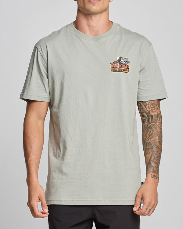 The Mad Hueys THE ISLAND CAPTAIN | SS TEE - FADED DUST