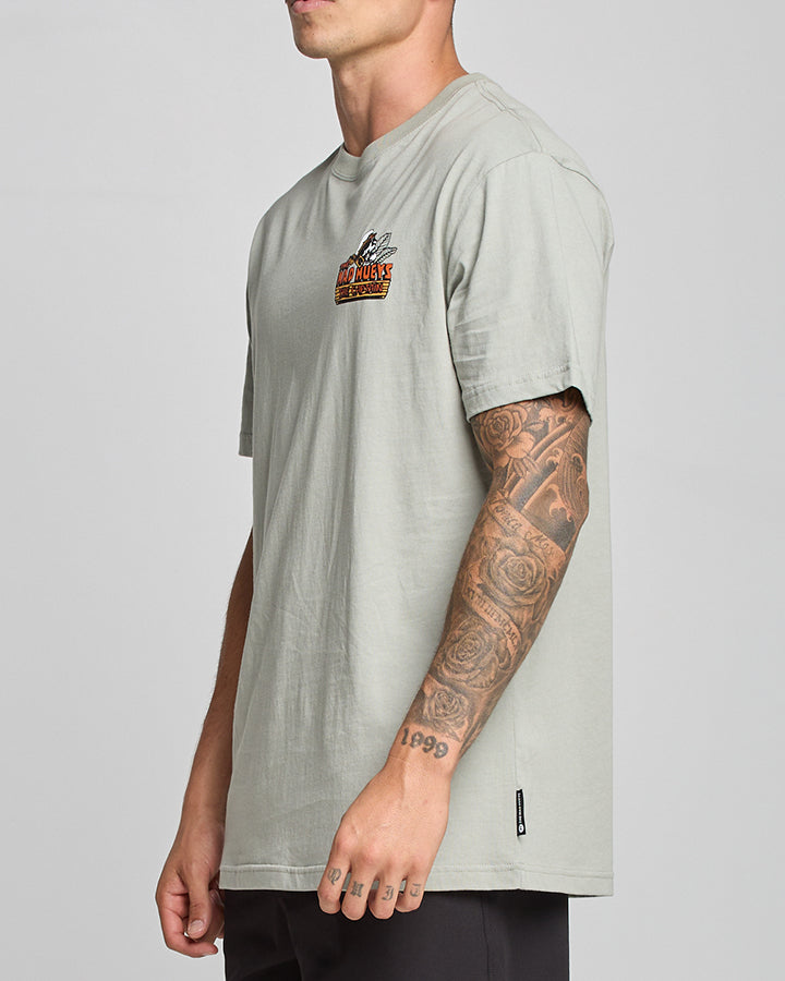 The Mad Hueys THE ISLAND CAPTAIN | SS TEE - FADED DUST