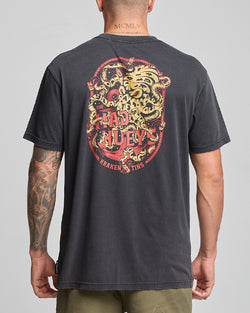 The Mad Hueys KRAKEN TINS | SS TEE - WASHED BLACK