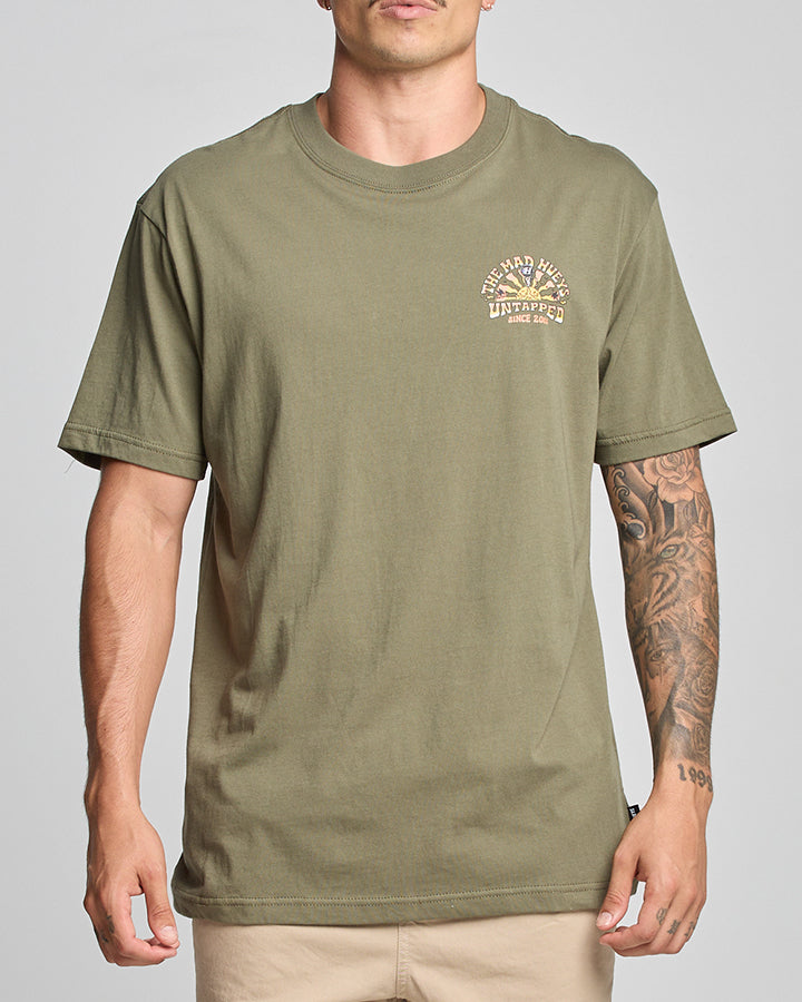 The Mad Hueys UNTAPPED | SS TEE - OLIVE