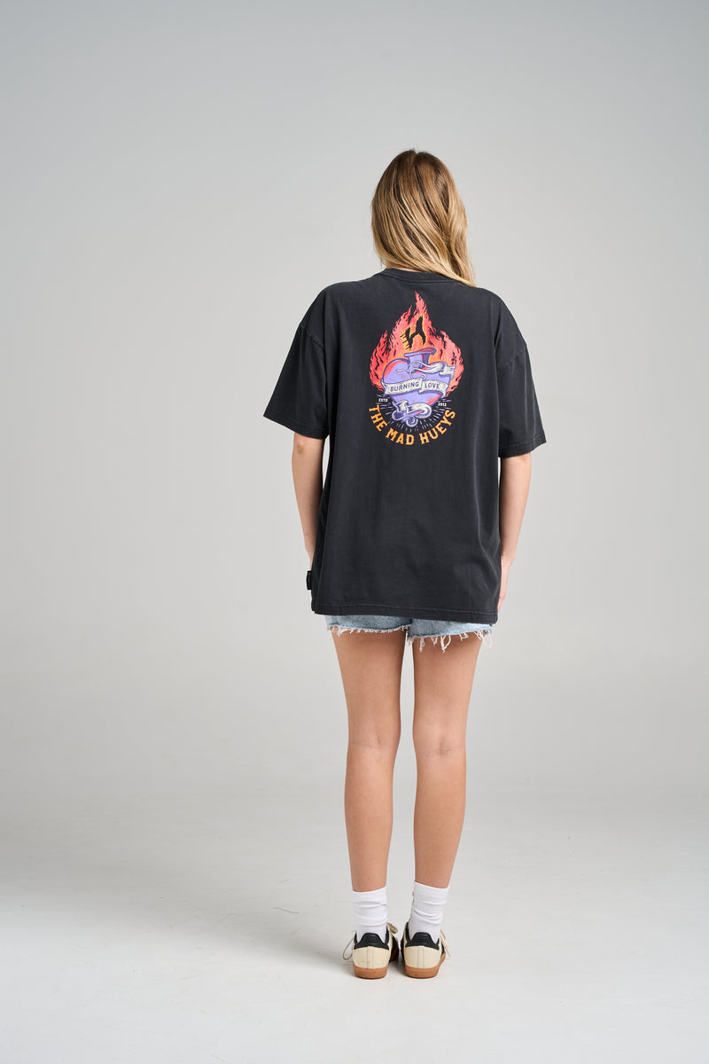 The Mad Huey BURNING LOVE | WOMENS OVERSIZED SS TEE - WASHED BLACK
