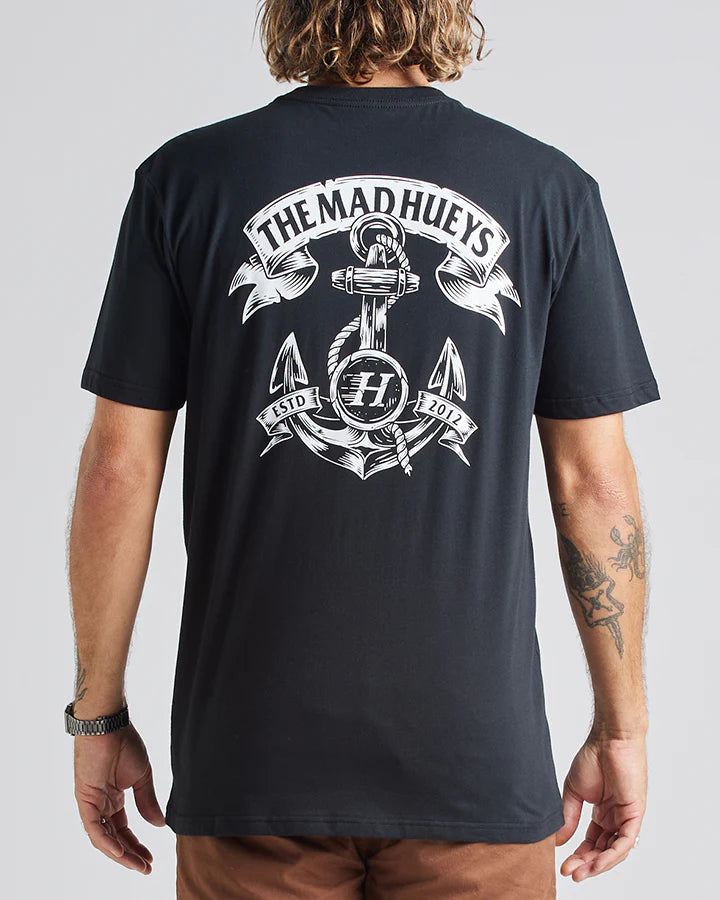 The Mad Hueys HUEYS ANCHOR | SS TEE - BLACK