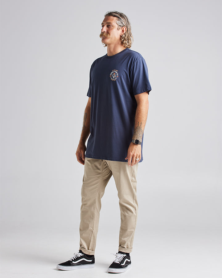 The Mad Hueys STILL CATCHING FK ALL | SS TEE - NAVY.