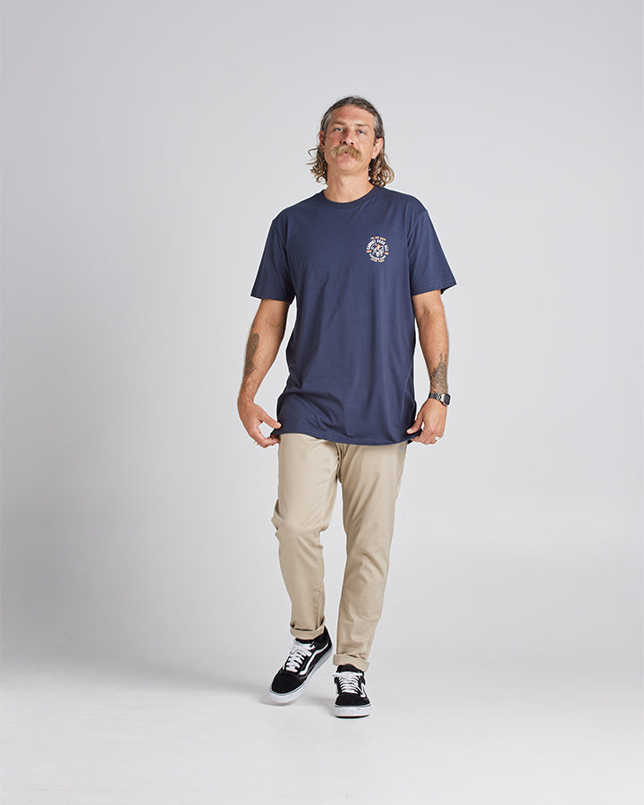 The Mad Hueys STILL CATCHING FK ALL | SS TEE - NAVY.