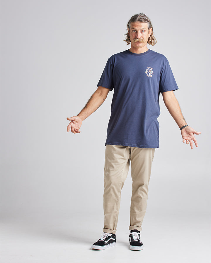 The Mad Hueys STILL CATCHING FK ALL | SS TEE - NAVY.