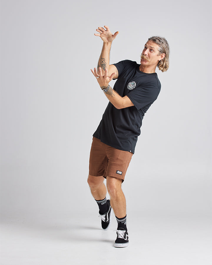 The Mad Hueys FOAMING SHARK | SS TEE - BLACK