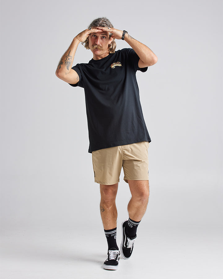 The Mad Hueys COMPASS CAPTAIN | SS TEE - BLACK