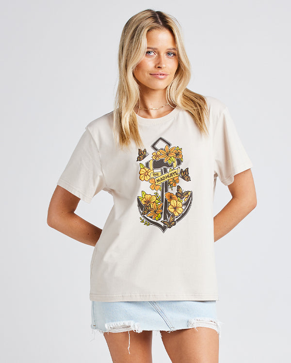 The Mad Hueys BUTTERFLY ANCHOR | WOMENS SS TEE - CEMENT