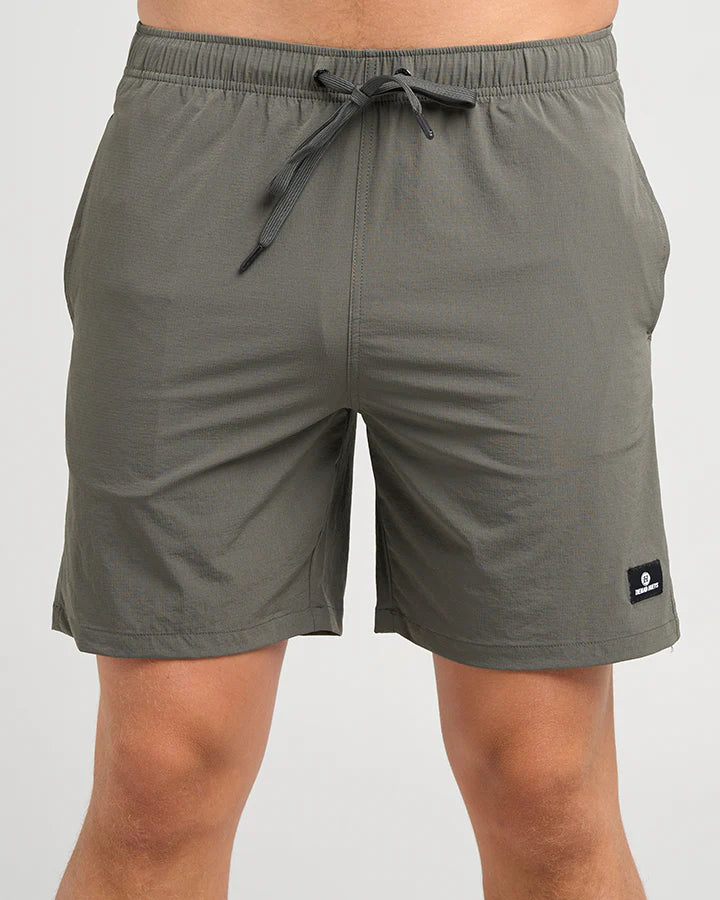 The Mad Hueys - Skull Anchor 18" - Volley Short - Charcoal