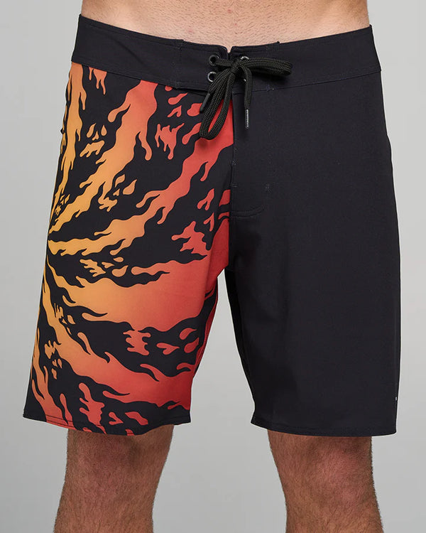The Mad Hueys Skull Spiral / 18" Boardshort - Black