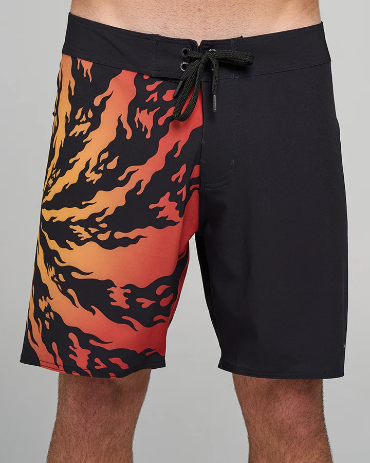 The Mad Hueys Skull Spiral / 18" Boardshort - Black
