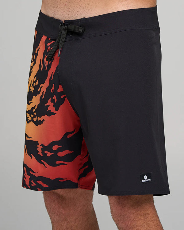 The Mad Hueys Skull Spiral / 18" Boardshort - Black