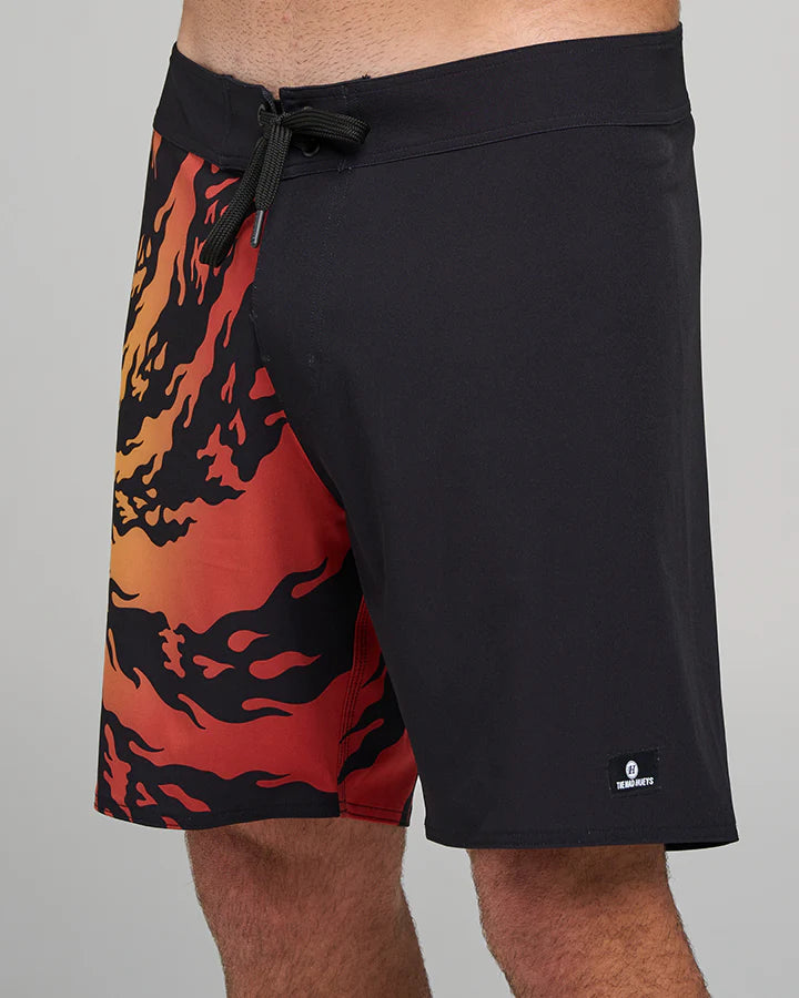 The Mad Hueys Skull Spiral / 18" Boardshort - Black