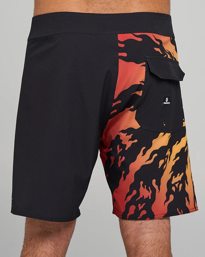 The Mad Hueys Skull Spiral / 18" Boardshort - Black