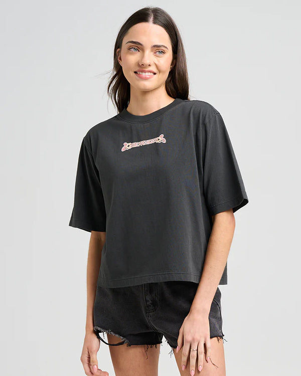 The Mad Hueys MAKE NO BONES | WOMENS BOXY SS TEE - Vintage Black